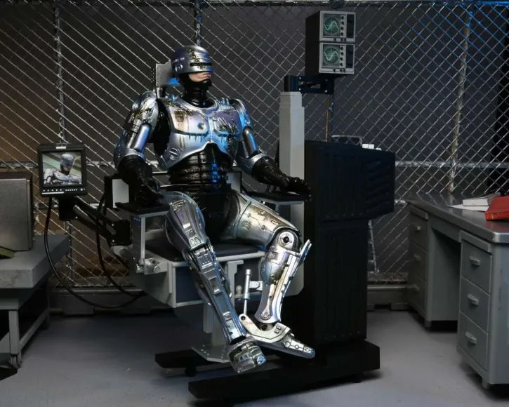 RoboCop Ultimate Battle Damaged Actionfigur mit Chair