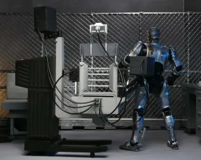 RoboCop Ultimate Battle Damaged Actionfigur mit Chair