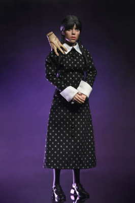 Wednesday (Classic Dress) Actionfigur (20 cm)