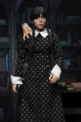 Wednesday (Classic Dress) Actionfigur (20 cm)