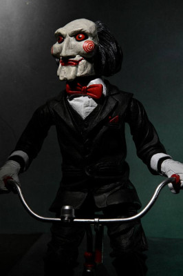 Saw Actionfigur mit Sound – Billy mit Dreirad (30 cm)