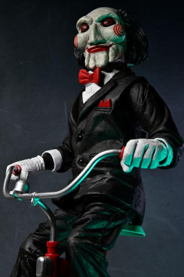 Saw Actionfigur mit Sound – Billy mit Dreirad (30 cm)